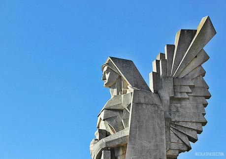 Cementerio de Azul: la obra cumbre del Arq. Salamone