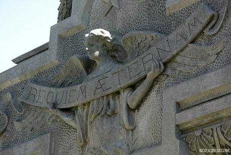 Cementerio de Azul: la obra cumbre del Arq. Salamone