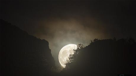 Eclipse de luna y visita de un cometa en la próxima madrugada