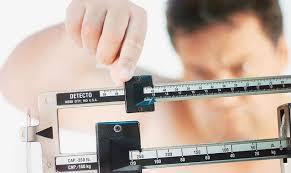 Pero, ¿Qué simboliza soñar con pesarse?