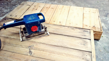 How to Build a Wood Pallet Headboard