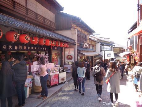 Viaje a Japón. Día 6. Tokyo-Kyoto: Kiyomizu-dera, calle de la tetera, Sanjusangen-do, Higashi Hongan-ji, Nishi Hongan-ji, Pantocho y Gion