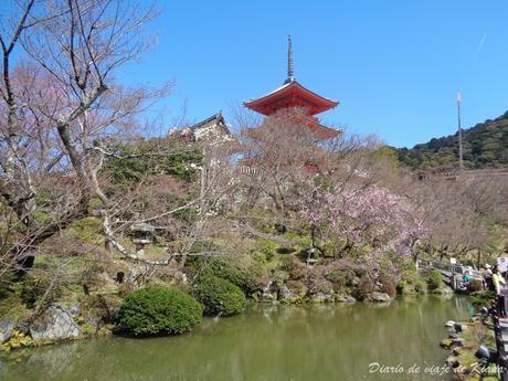 Viaje a Japón. Día 6. Tokyo-Kyoto: Kiyomizu-dera, calle de la tetera, Sanjusangen-do, Higashi Hongan-ji, Nishi Hongan-ji, Pantocho y Gion