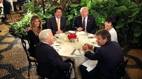 Despiden a Trump con protestas en Florida