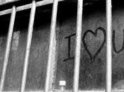 molesta pareja haga cosas