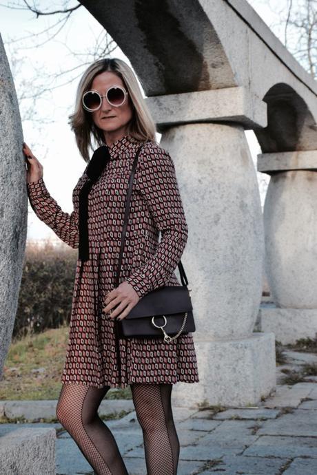 Sixty style dress sixties-sesenta-gafas-redondas-medias-rejilla
