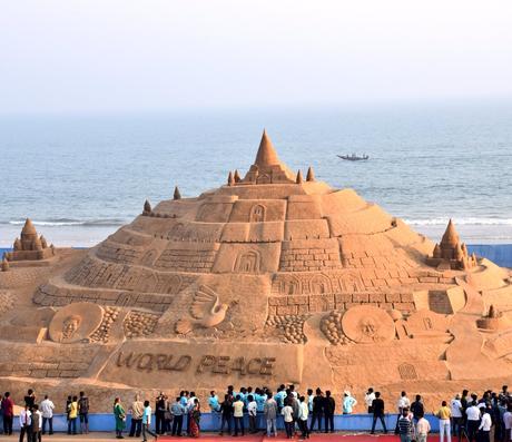 El castillo de arena más alto del mundo ha sido completado en la India