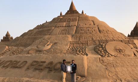 El castillo de arena más alto del mundo ha sido completado en la India