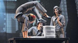 La narrativa del espectáculo se transmite a través de la agilidad y coordinación de los performances. Foto: Cortesía Teatro Sucre.