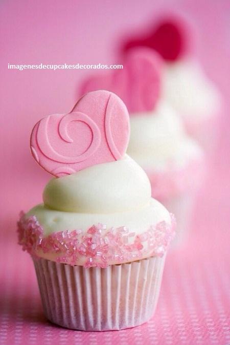 cupcakes decorados para novios crema