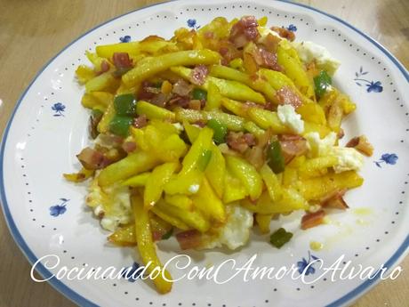 Huevos Rotos con Jamón y Bacón