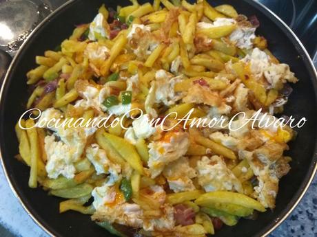 Huevos Rotos con Jamón y Bacón