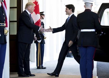 Donald Trump se reune por primera vez con Justin Trudeau, el primer ministro canadiense