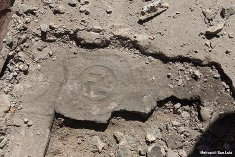 Encuentran pisos con esvástica en la calle Independencia