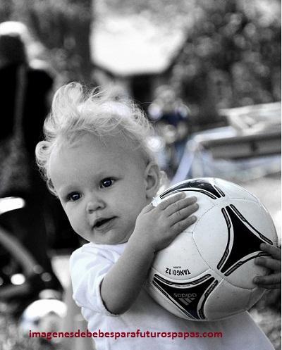 imagenes de bebes jugando futbol pelota