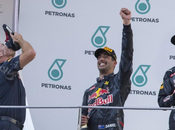 Ricciardo confía poder luchar título Mercedes