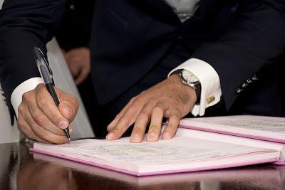 Firma de actas matrimoniales