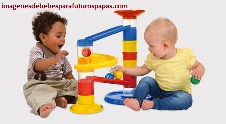 imagenes de bebes jugando con juguetes guaguas