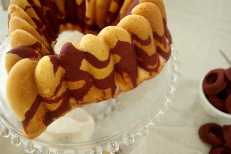 Red Velvet Marble Bundt Cake, so simple and so delicious #BundtBakers Red Velvet Marble Bundt Cake, so simple and so delicious #BundtBakers