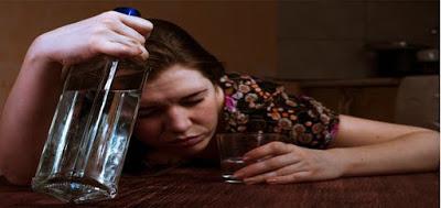 AL ALCOHOL NO CALMA PROBLEMAS EMOCIONALES, LOS AGRAVA