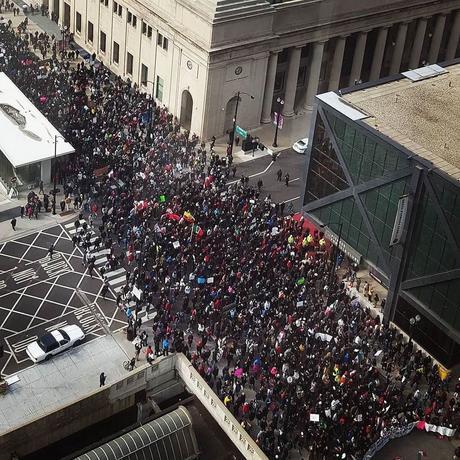 Miles de personas se manifiestan en EEUU en favor de los inmigrantes (VIDEOS)