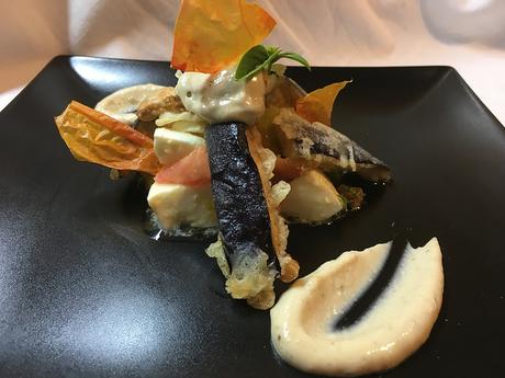 Tempura de berenjenas con mahonesa de pesto