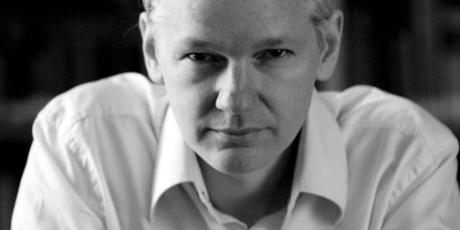 Assange explica por qué ha ganado Trump y perdido el establishment