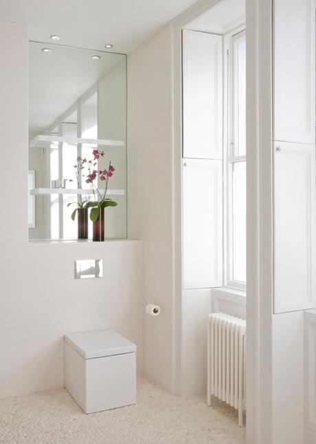 ¡Trucos para dar personalidad a un baño en blanco!