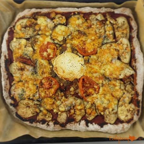 Pizza de espelta con berenjena y queso de cabra