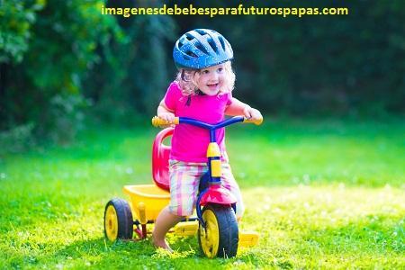 imagenes de niños jugando en el jardin bicicleta