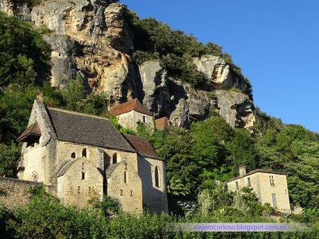 [Nuevo Post]:La Roque-Gageac, un pueblo francés colgado en un acantilado.