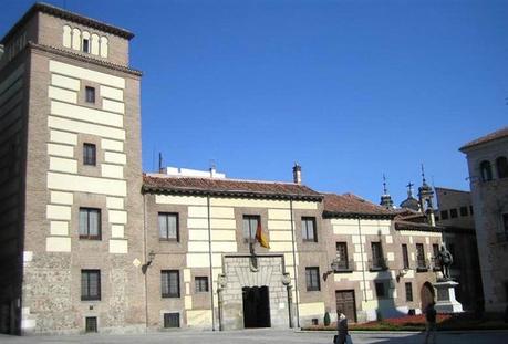 Plaza de la Villa, una mirada singular en Madrid