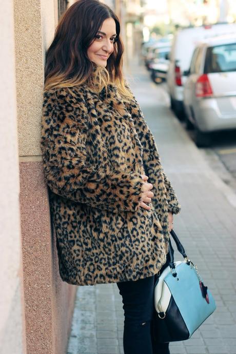 Como combinar un abrigo con estampado leopardo