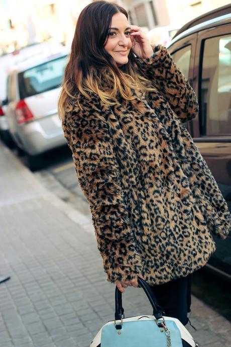 Como combinar un abrigo con estampado leopardo