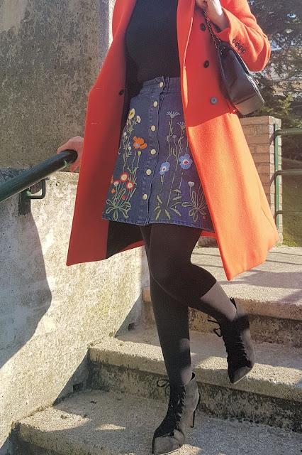 MIS LOOKS - FALDA VAQUERA CON BORDADOS