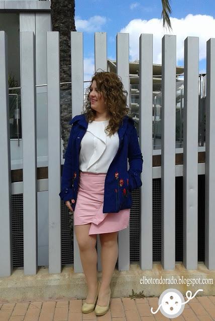 Falda con volante fruncido