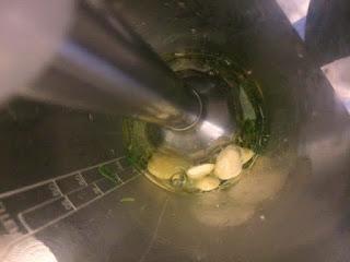 PASTA CON PESTO DE RUCULA, TOMATE Y QUESO DE CABRA