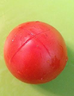 PASTA CON PESTO DE RUCULA, TOMATE Y QUESO DE CABRA
