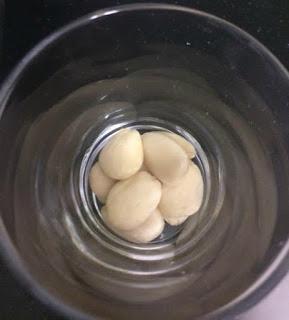 PASTA CON PESTO DE RUCULA, TOMATE Y QUESO DE CABRA