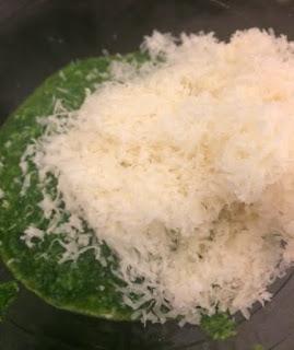 PASTA CON PESTO DE RUCULA, TOMATE Y QUESO DE CABRA