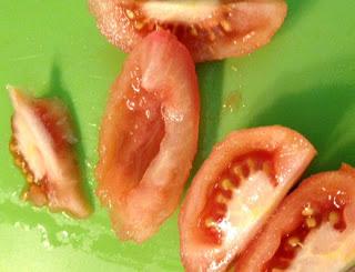 PASTA CON PESTO DE RUCULA, TOMATE Y QUESO DE CABRA