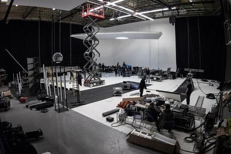 Mercedes-Benz crea el primer anuncio en directo para presentar sus automóviles eléctricos