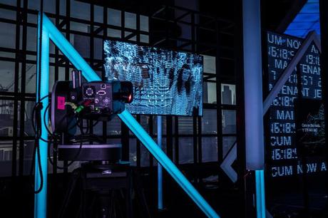 Mercedes-Benz crea el primer anuncio en directo para presentar sus automóviles eléctricos