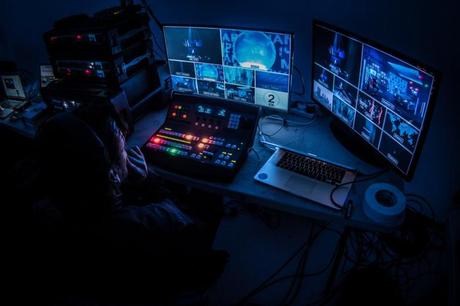 Mercedes-Benz crea el primer anuncio en directo para presentar sus automóviles eléctricos