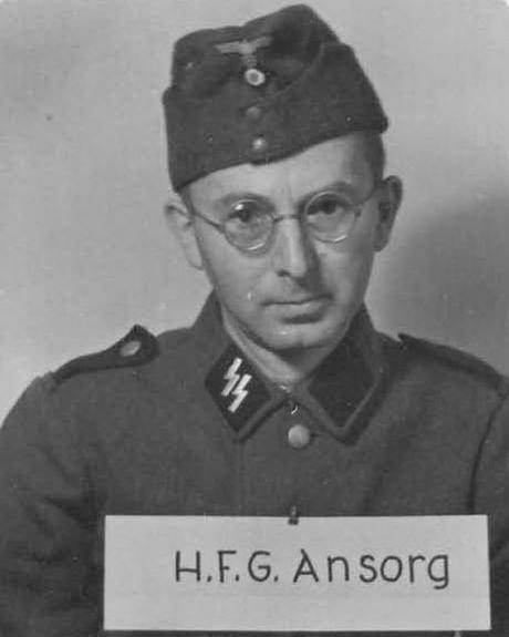 Retratos de los guardias nazis de Auschwitz