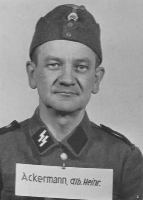 Retratos de los guardias nazis de Auschwitz