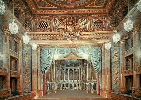 ¿Por qué las butacas del cine son rojas?