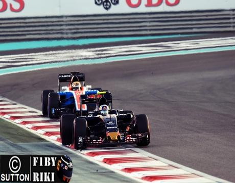 Helmut Marko afirma que Carlos Sainz tiene contrato a largo plazo