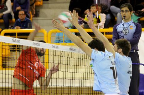 El Fundación Cajasol Juvasa Voley cae en el tic-break ante el Textil Santanderina.