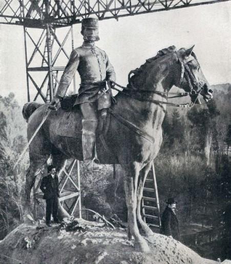 ¿Cuántos escultores hicieron el Monumento a Alfonso XII?